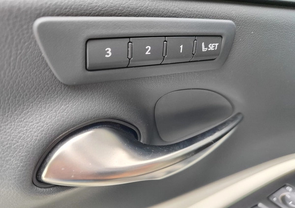 Lexus ES cena 199900 przebieg: 51114, rok produkcji 2021 z Izbica Kujawska małe 562